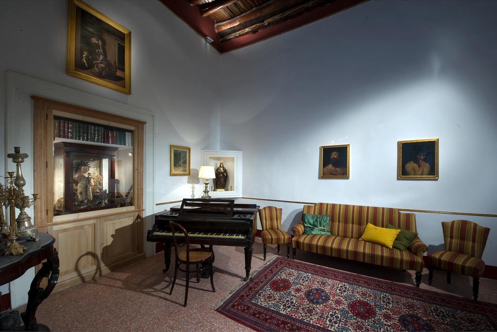 Domus Decumana Apartment Napoli Phòng bức ảnh